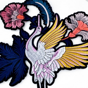 Grand appliqué patch écusson fleuri oiseau grue taille 26x24.5cm