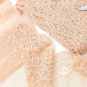 Destock lot 5.8m dentelle guipure broderie pailleté haute couture largeur 18cm