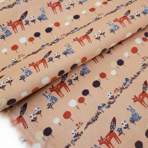 Destock 1m tissu velours milleraies doux petits renards et lapins largeur 133cm