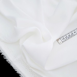Destock 2.5m tissu satin de viscose peau de bébé extra-doux fluide blanc largeur 140cm