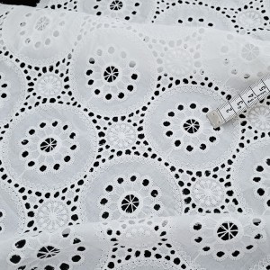 Destock coupon tissu broderie anglaise coton blanc 65x105cm 