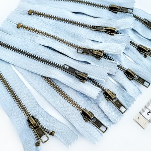 Destock 10 fermetures glissière zip en laiton longueur 11cm