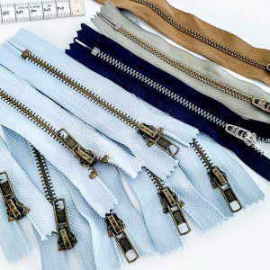 Destock 10 fermetures glissière zip en laiton longueur 11-15.5cm