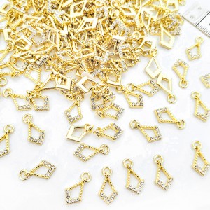 Destock lot de 60 pendentif en laiton incrustés de strass taille 1.7*0.9cm