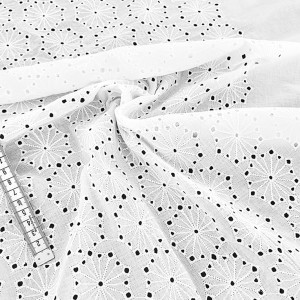Destock 1.25m tissu broderie anglaise coton doux écru largeur 147cm 