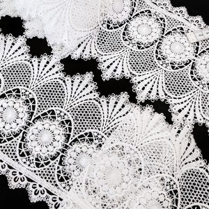 Destock 9.7m dentelle guipure satinée fluide écrue largeur 15cm