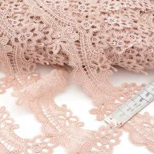 Destock 19.5m dentelle guipure fluide satiné chair rosé largeur 7cm