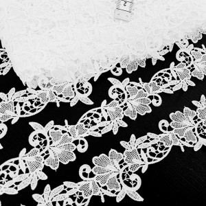 Destock 18.6m dentelle guipure fine satiné blanche largeur 4.5cm
