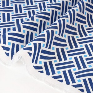 Tissu américain patchwork-géométrique bleu fond blanc x 50cm 