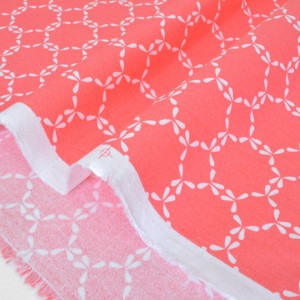 Tissu américain patchwork-motif géométrique blanc fond rose x 50cm 