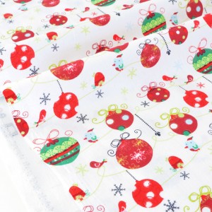 Tissu américain pathcwork-Thème Noël-boules de Noël rouges fond blanc x 50cm 