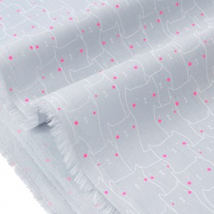 Tissu sergé coton doux petits chats joue rose fond gris clair x 50cm 