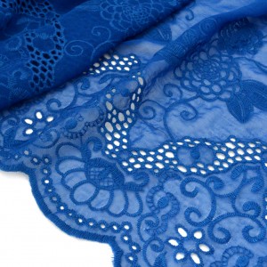 Tissu broderie anglaise mousseline brodé festonnés fluide bleu coupon 150x140cm 