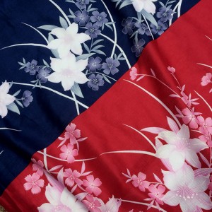 Tissu Japonais kimono fleuri sur fond bleu et rouge x 50cm 