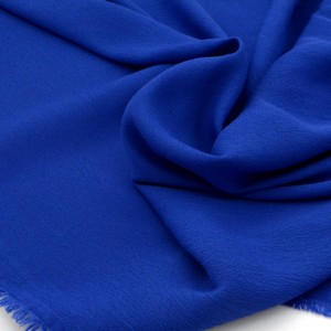 Tissu crêpe de rayonne soyeux bleu x 50cm 