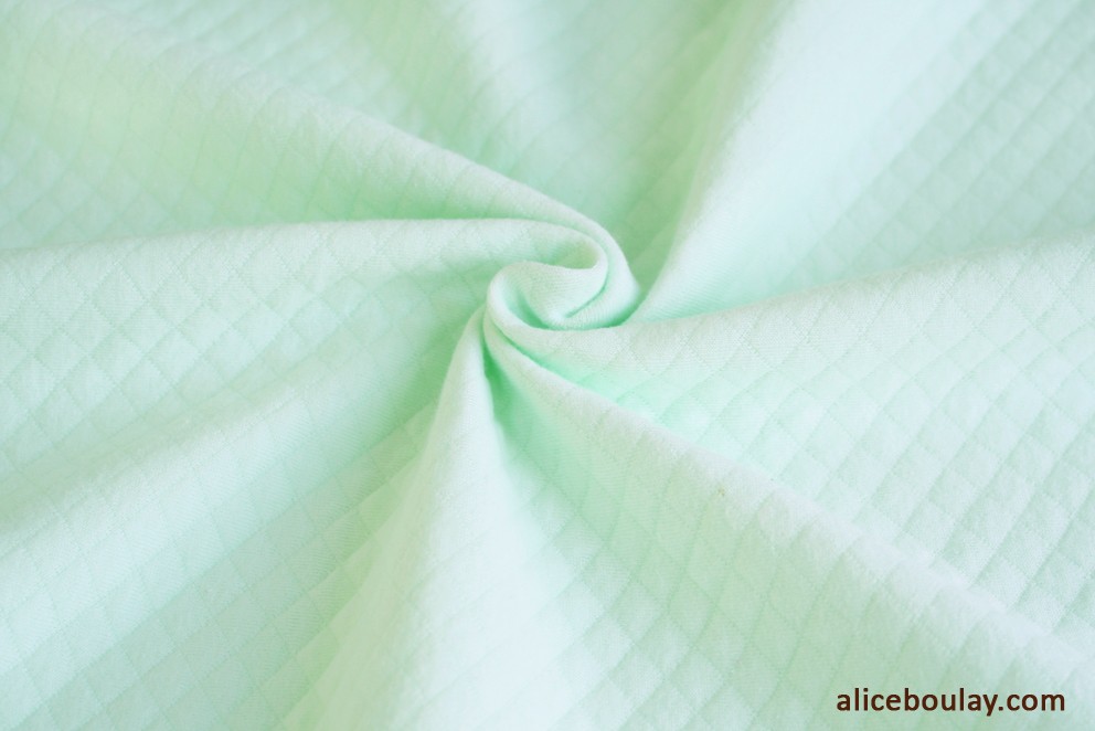 Tissu jersey matelassé vert pâle largeur 115cm