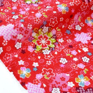 Tissu japonais chirimen rayonne thermocollé fleuri fond rouge x 50cm