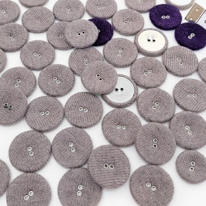 Déstock 50 boutons recouverts tissu maille 2 trous beige violet taille 2-2.7cm