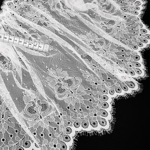 Déstock 1.18m dentelle de calais fine blanche largeur 34cm