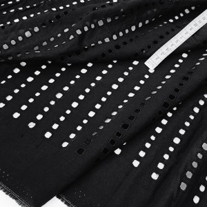 Destock 1.85m tissu broderie anglaise coton doux noir largeur 152cm 